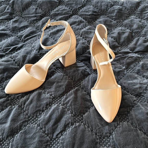 New in box Size 8 Cooper Key dress sandals - Picture 1 of 4